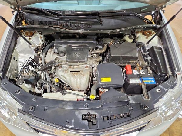 2012 TOYOTA CAMRY — Engine bay