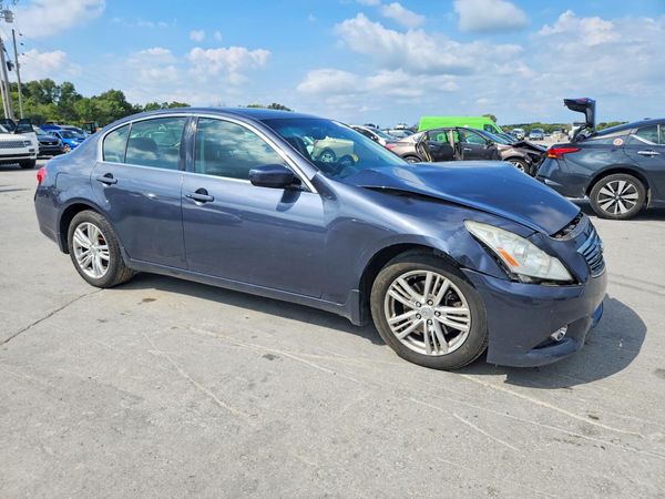2013 INFINITI G37 — Passenger 3/4