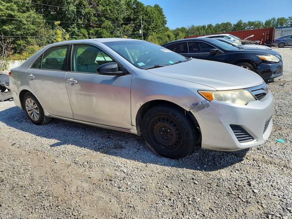 2014 TOYOTA CAMRY — Passenger 3/4