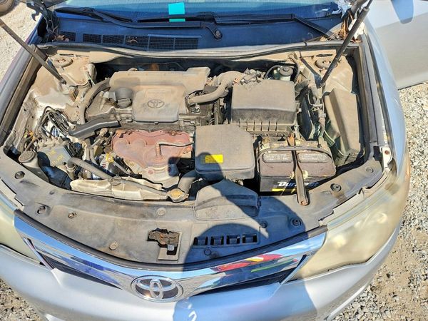 2014 TOYOTA CAMRY — Engine bay