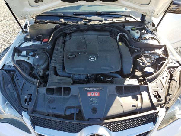 2014 MERCEDES-BENZ E — Engine bay