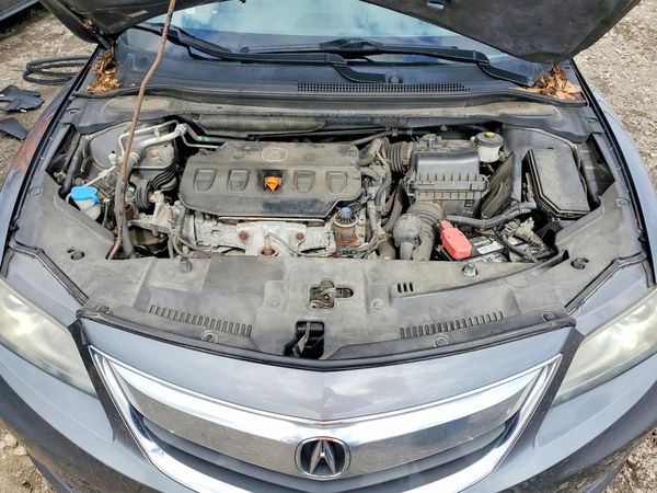 2014 ACURA ILX — Engine bay