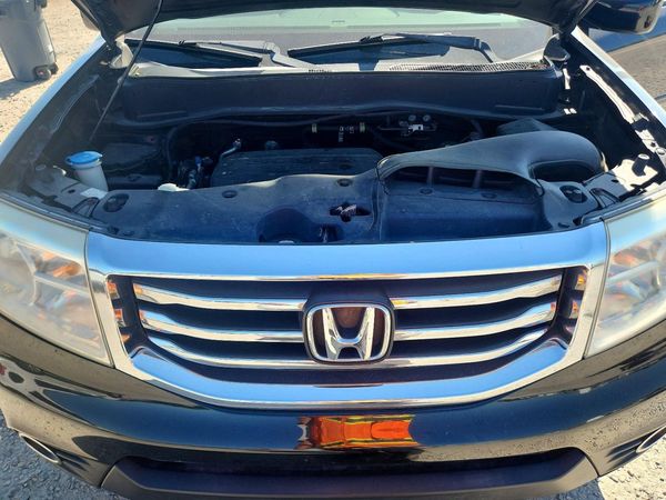 2012 HONDA PILOT EX-L — Engine bay