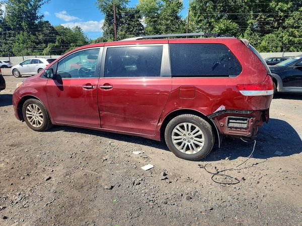 2012 TOYOTA SIENNA — DSRA