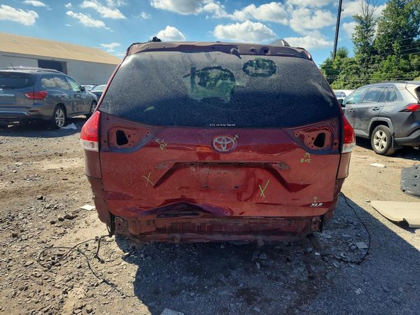 2012 TOYOTA SIENNA — DIRR