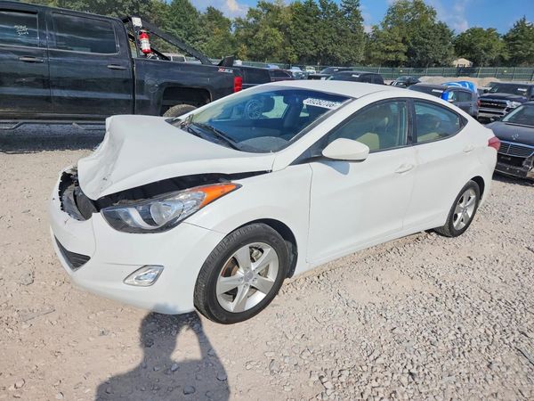 2012 HYUNDAI ELANTRA — Front 3/4
