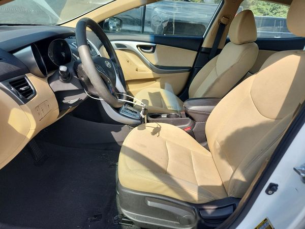 2012 HYUNDAI ELANTRA — DENT