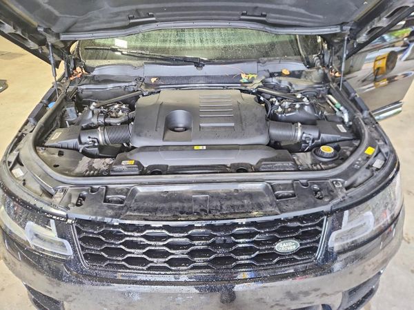 2022 LAND ROVER RANGE ROVER SPORT — Engine bay