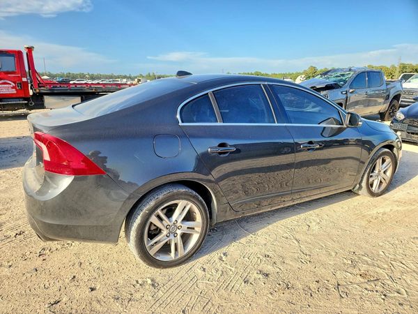 2015 VOLVO S60 Premier (non R design)