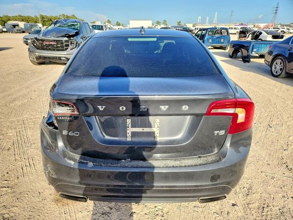 2015 VOLVO S60 Premier (non R design)