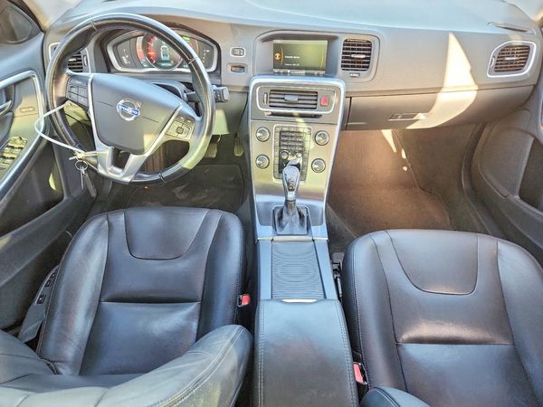 2015 VOLVO S60 Premier (non R design)