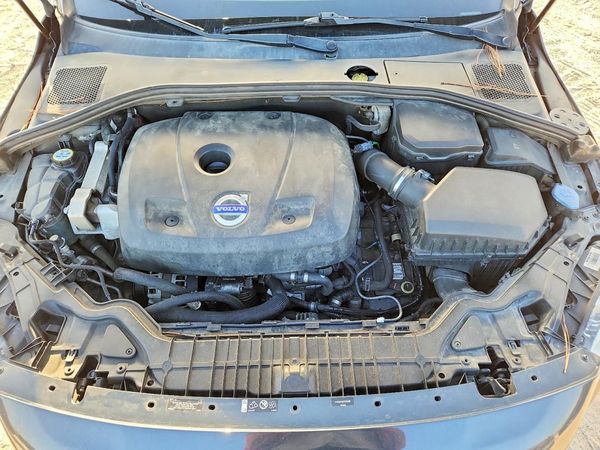 2015 VOLVO S60 Premier (non R design)