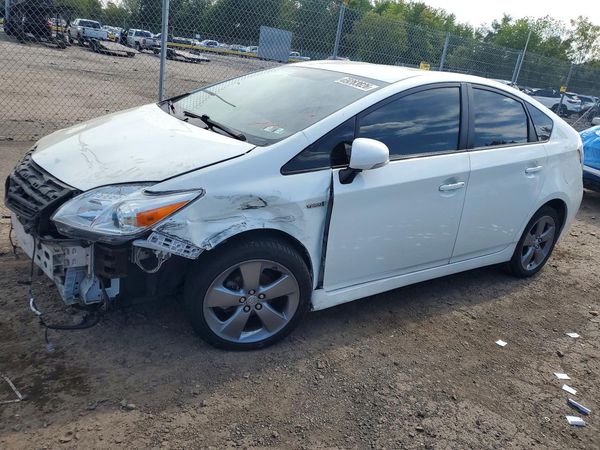 2015 TOYOTA PRIUS — DSFA — Front 3/4