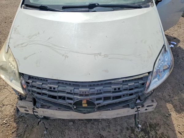 2015 TOYOTA PRIUS — Engine bay