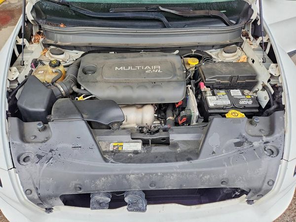 2015 JEEP CHEROKEE — Engine bay