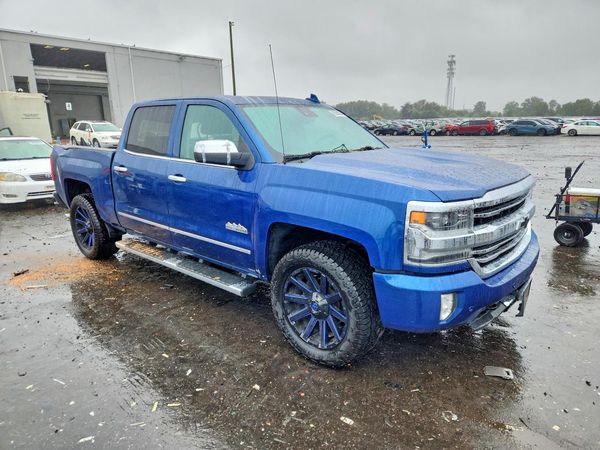 2017 CHEVROLET SILVERADO High Country — Passenger 3/4