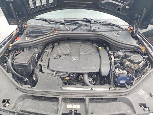 2015 MERCEDES-BENZ ML — Engine bay