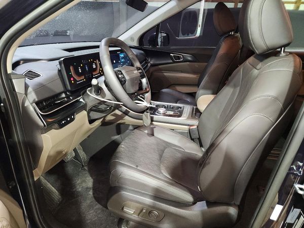 2027 KIA CARNIVAL LXS — DENT