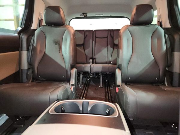 2027 KIA CARNIVAL LXS — SUVN