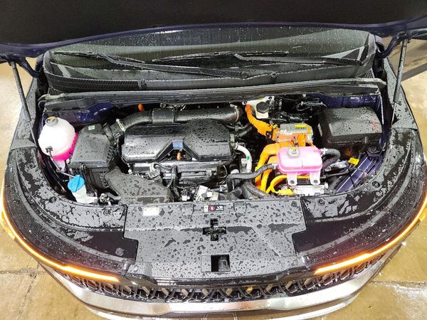 2027 KIA CARNIVAL LXS — Engine bay