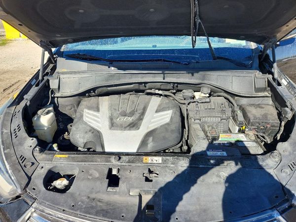 2017 HYUNDAI SANTA FE — Engine bay