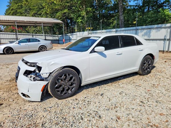 2020 CHRYSLER 300 — Front 3/4
