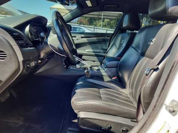 2020 CHRYSLER 300 — DENT