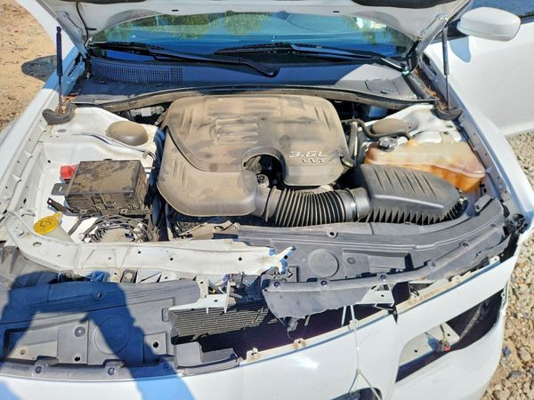 2020 CHRYSLER 300 — Engine bay