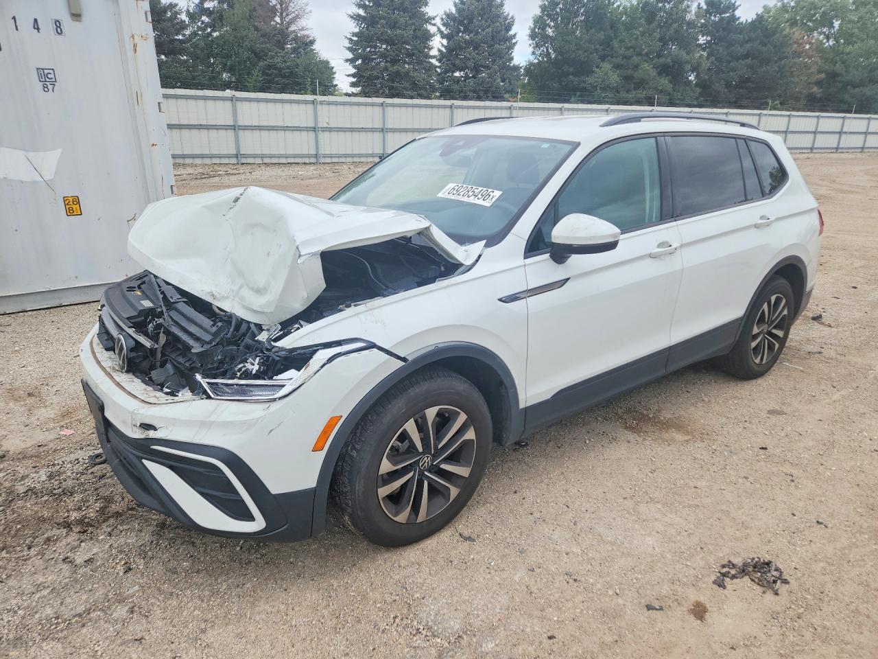 2024 VOLKSWAGEN TIGUAN — Front 3/4