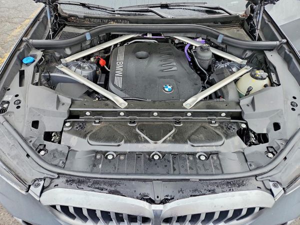 2024 BMW X5 xDrive40i — Engine bay