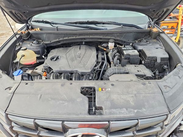 2022 HYUNDAI TUCSON SE — Engine bay
