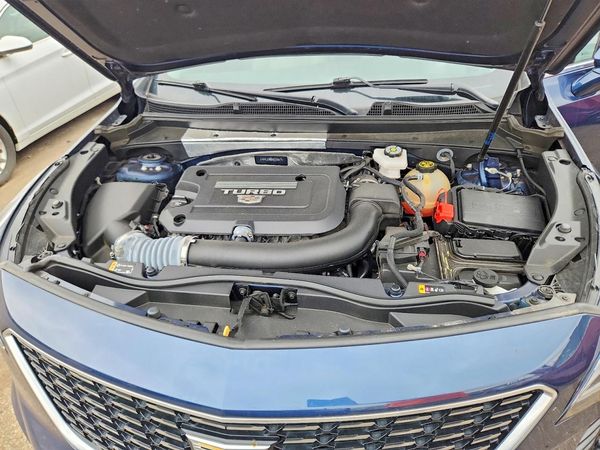 2022 CADILLAC XT4 Premium Luxury — Engine bay
