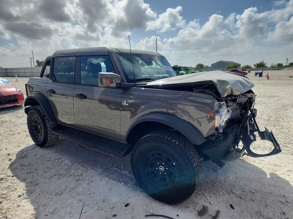 2026 FORD BRONCO Outer Banks — Passenger 3/4