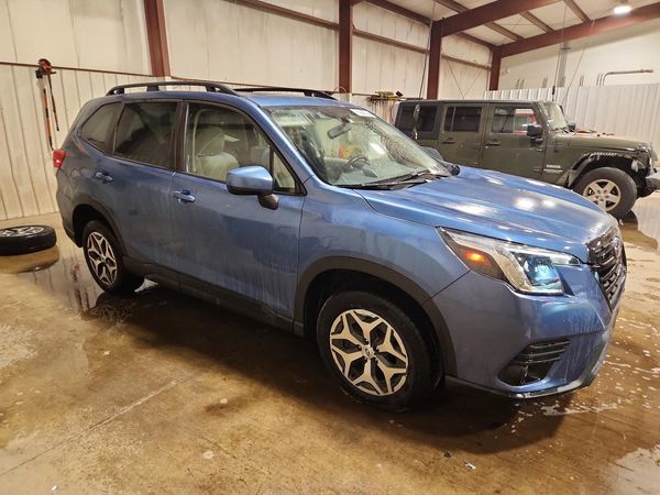 2022 SUBARU FORESTER Premium — Passenger 3/4