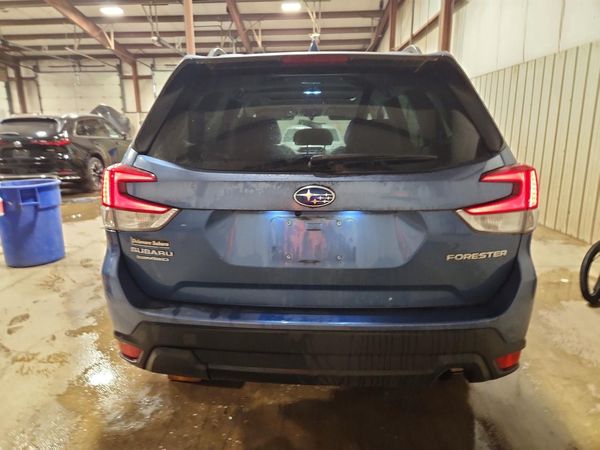 2022 SUBARU FORESTER Premium — DIRR