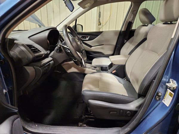 2022 SUBARU FORESTER Premium — DENT