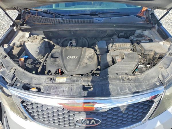 2012 KIA SORENTO GLS(Middle grade) — Engine bay