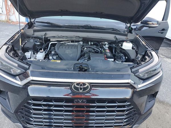 2024 TOYOTA GRAND HIGHLANDER — Engine bay
