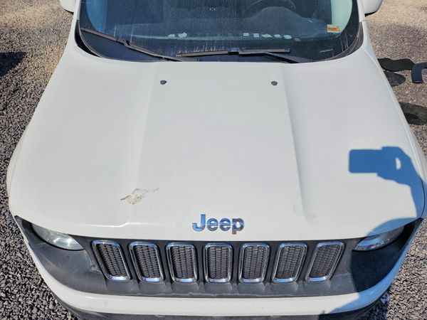 2017 JEEP RENEGADE ALTITUDE 4W — Engine bay