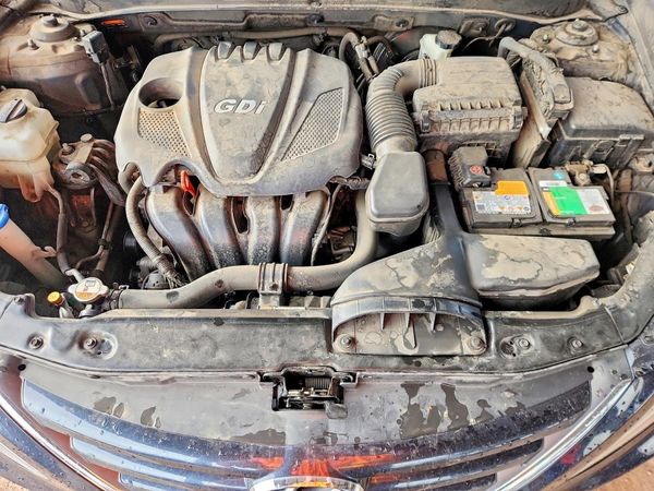 2014 HYUNDAI SONATA GLS/ GLS Popular — Engine bay