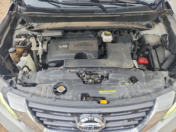 2020 NISSAN PATHFINDER SV — Engine bay