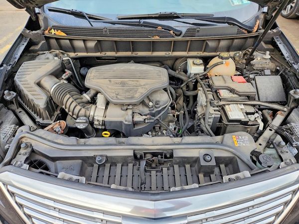 2019 CADILLAC XT5 — Engine bay