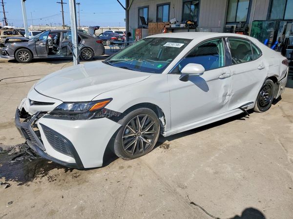2022 TOYOTA CAMRY SE — Front 3/4