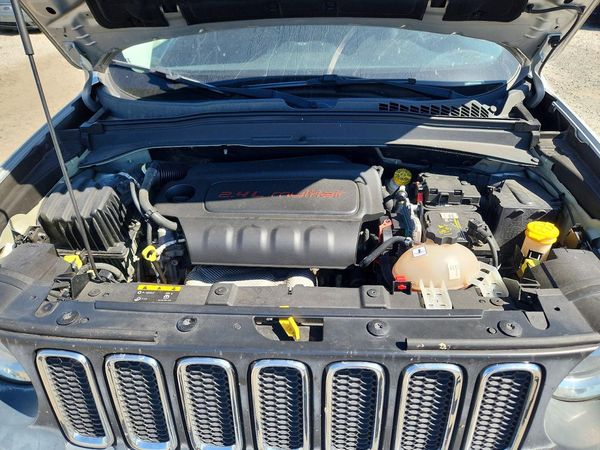 2017 JEEP RENEGADE — Engine bay