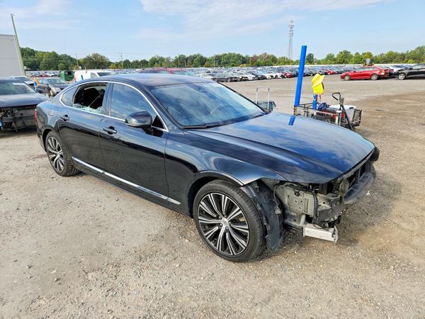 2023 VOLVO S90 — Passenger 3/4