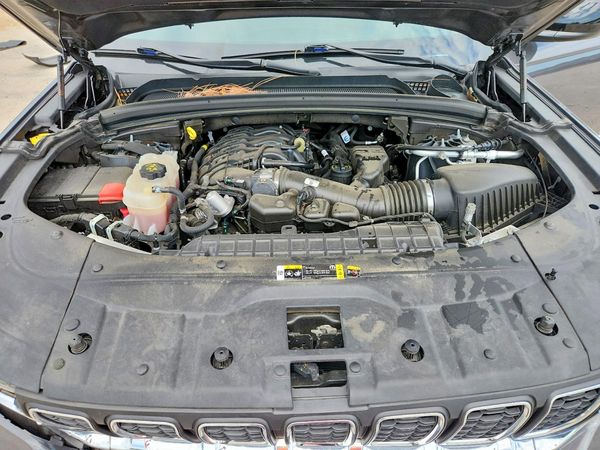 2025 JEEP GRAND CHEROKEE — Engine bay