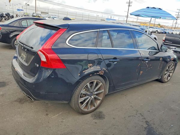 2015 VOLVO V60 Premier (non R design)