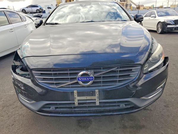 2015 VOLVO V60 Premier (non R design)
