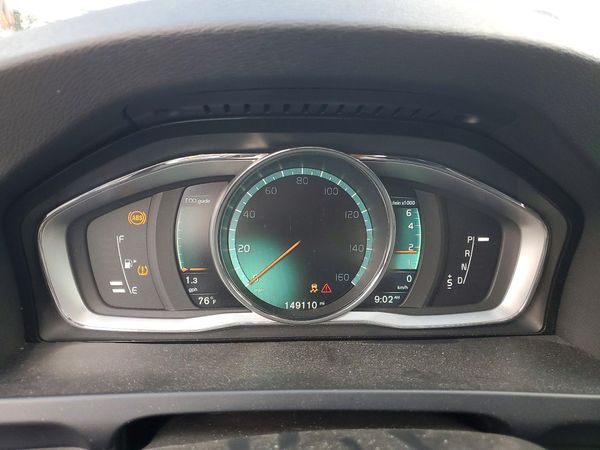 2015 VOLVO V60 Premier (non R design)