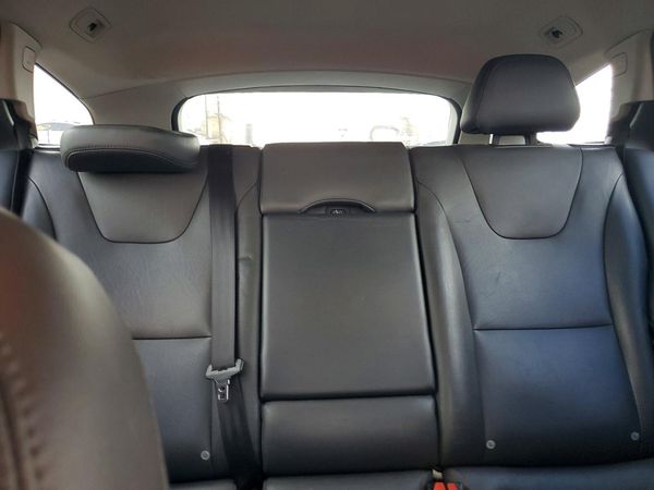 2015 VOLVO V60 Premier (non R design)